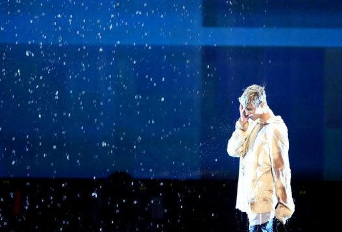 El homenaje de Celine Dion a las víctimas de los atentados de París en los American Music Awards