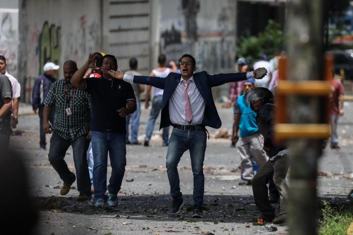 Una protesta contra Maduro atranca Caracas y limita la actividad comercial