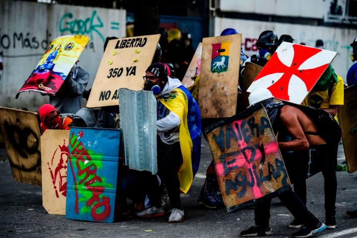 Una protesta contra Maduro atranca Caracas y limita la actividad comercial