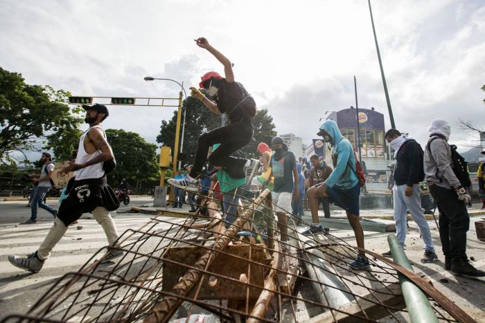 Una protesta contra Maduro atranca Caracas y limita la actividad comercial
