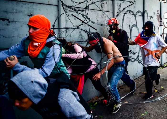 Una protesta contra Maduro atranca Caracas y limita la actividad comercial