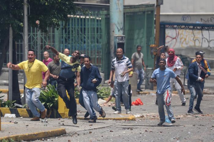 Una protesta contra Maduro atranca Caracas y limita la actividad comercial
