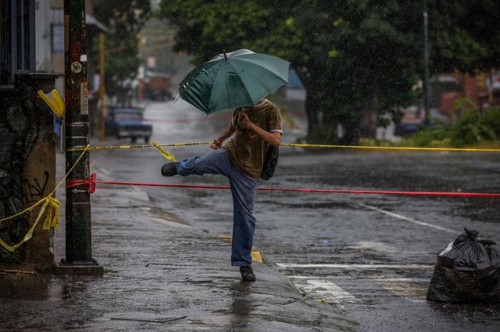 Una protesta contra Maduro atranca Caracas y limita la actividad comercial