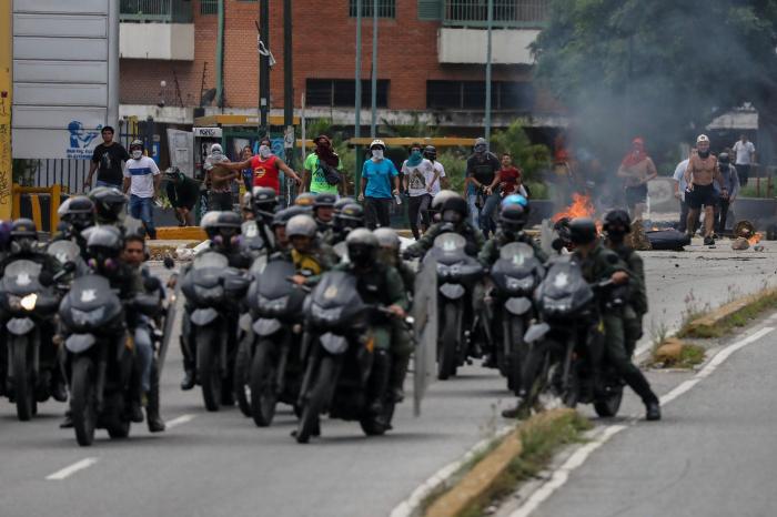 Una protesta contra Maduro atranca Caracas y limita la actividad comercial