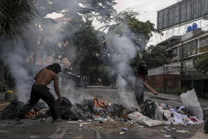 Una protesta contra Maduro atranca Caracas y limita la actividad comercial
