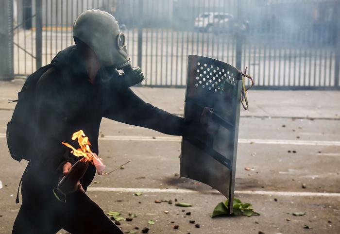 Una protesta contra Maduro atranca Caracas y limita la actividad comercial
