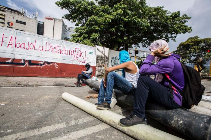 Una protesta contra Maduro atranca Caracas y limita la actividad comercial