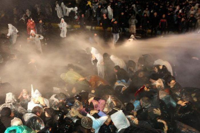 El gobierno turco interviene un periódico crítico y la Policía toma la redacción