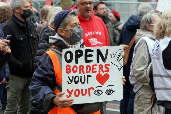 Qué está pasando en el Canal de la Mancha y por qué enfrenta seriamente a Francia y Reino Unido