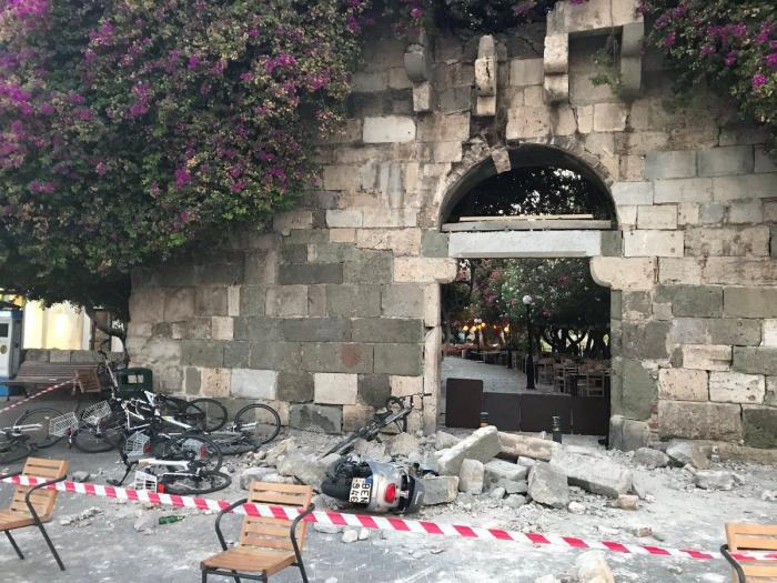 Un terremoto en la isla griega de Kos deja dos muertos, tres heridos graves y daños materiales