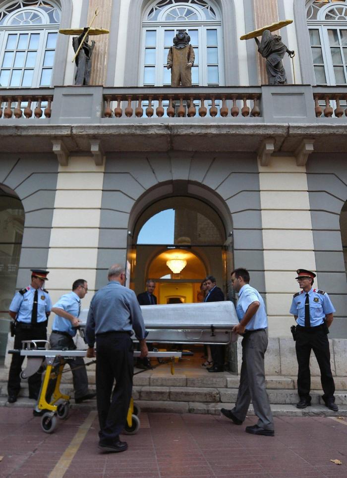 Desentierran los restos mortales de Salvador Dalí para una prueba de ADN