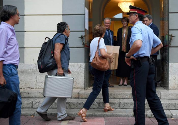 Desentierran los restos mortales de Salvador Dalí para una prueba de ADN