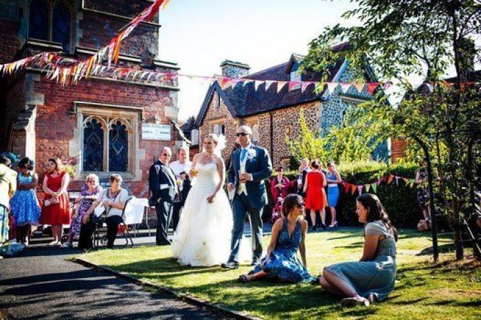 Una novia pasó ocho meses creando toda la decoración para su boda (FOTOS)