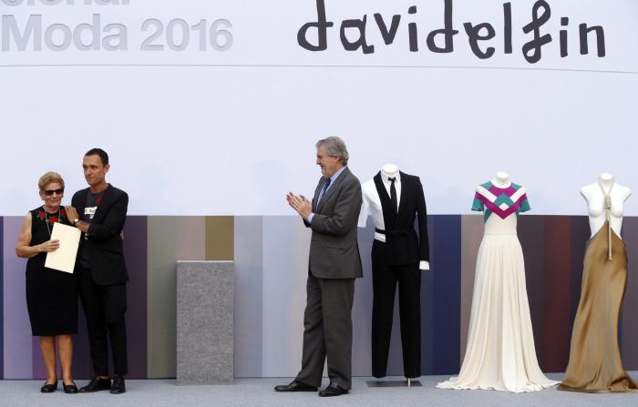 Así despide su madre a David Delfín: homenaje póstumo en el Museo del Traje