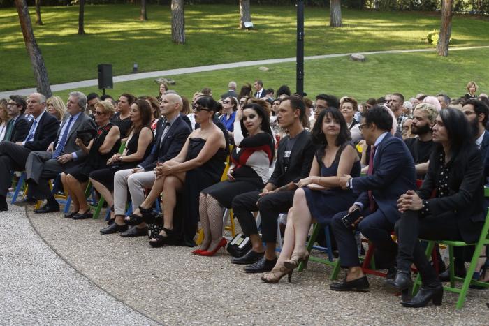 Así despide su madre a David Delfín: homenaje póstumo en el Museo del Traje