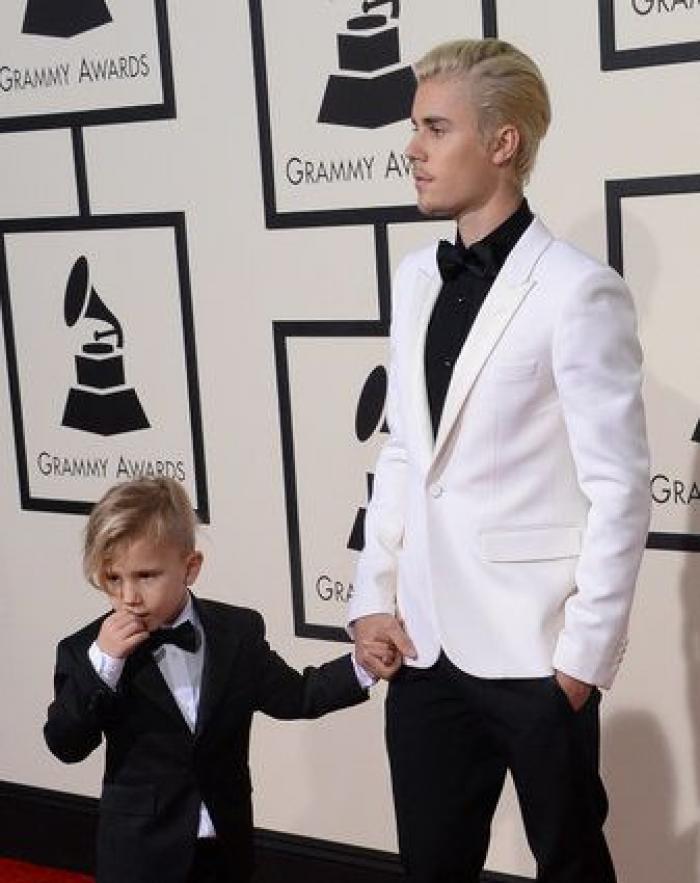 Sofia Vergara hace de 'transformer' para bailar con Pitbull 'El Taxi' en los Grammy