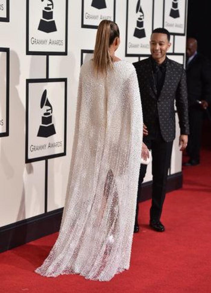 Sofia Vergara hace de 'transformer' para bailar con Pitbull 'El Taxi' en los Grammy