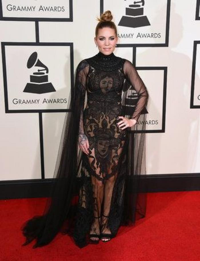 Sofia Vergara hace de 'transformer' para bailar con Pitbull 'El Taxi' en los Grammy