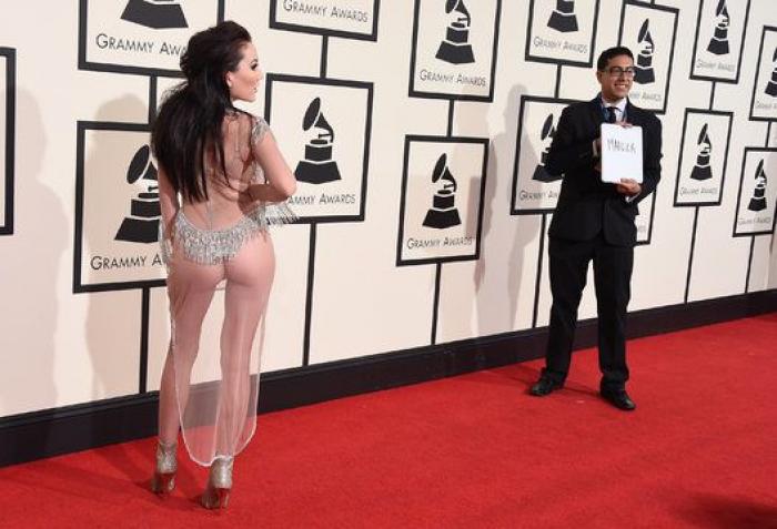 Sofia Vergara hace de 'transformer' para bailar con Pitbull 'El Taxi' en los Grammy