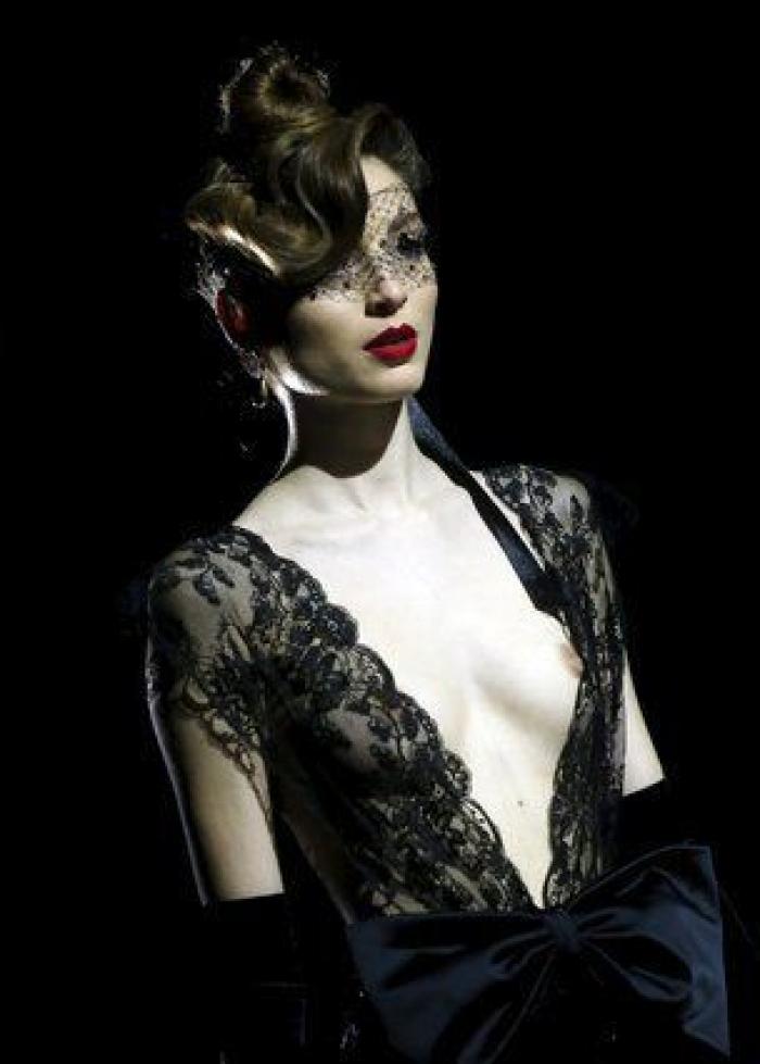 Andrés Sardá llena su sensualidad del espíritu de los grandes hoteles