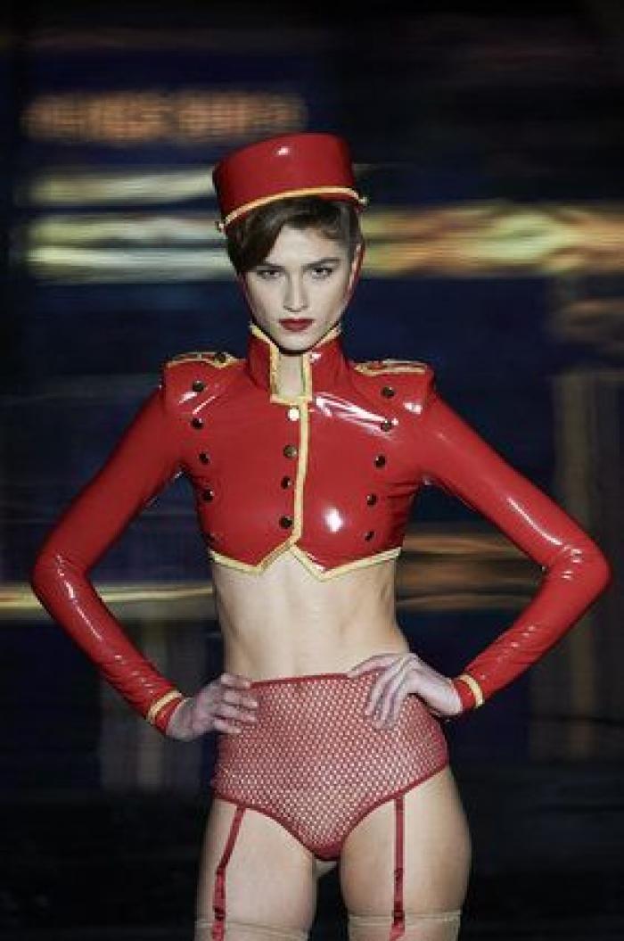 Andrés Sardá llena su sensualidad del espíritu de los grandes hoteles