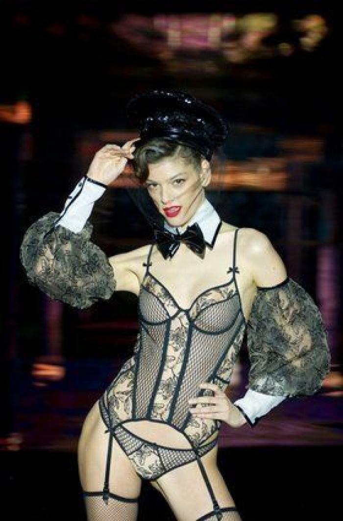 Andrés Sardá llena su sensualidad del espíritu de los grandes hoteles