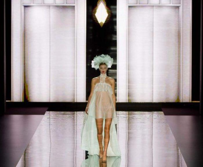 Andrés Sardá llena su sensualidad del espíritu de los grandes hoteles