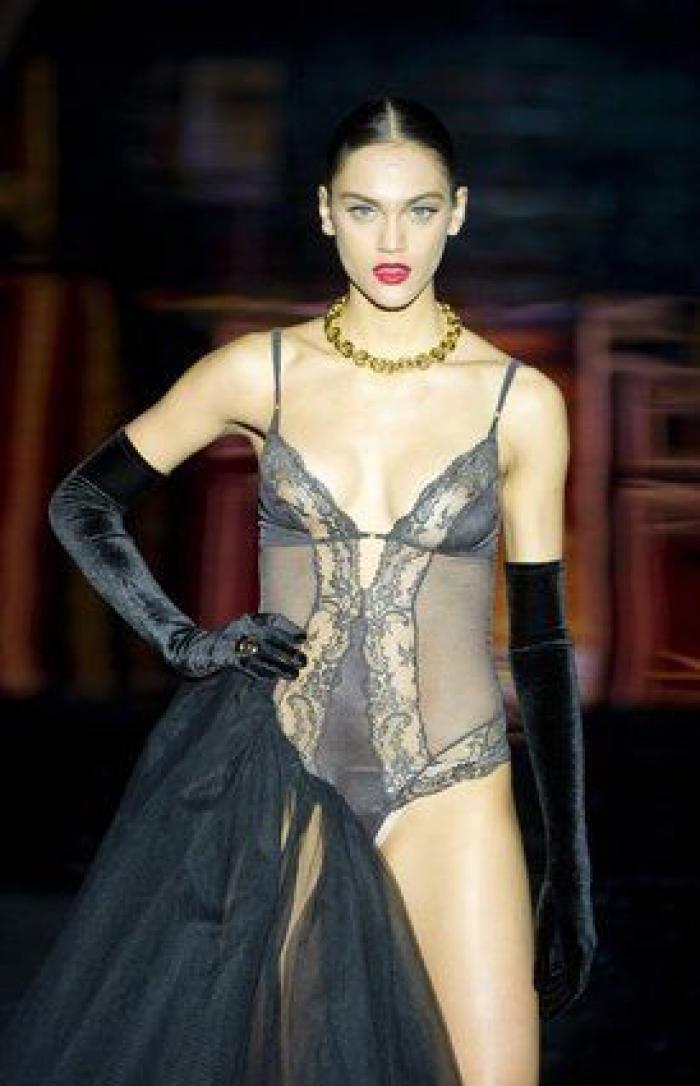 Andrés Sardá llena su sensualidad del espíritu de los grandes hoteles