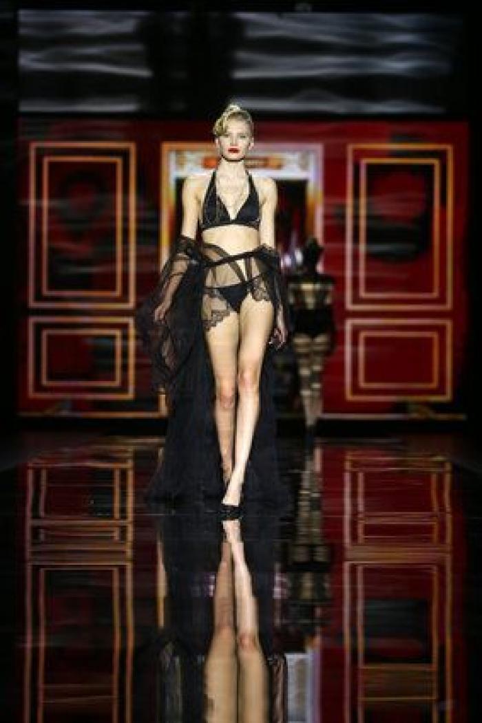 Andrés Sardá llena su sensualidad del espíritu de los grandes hoteles