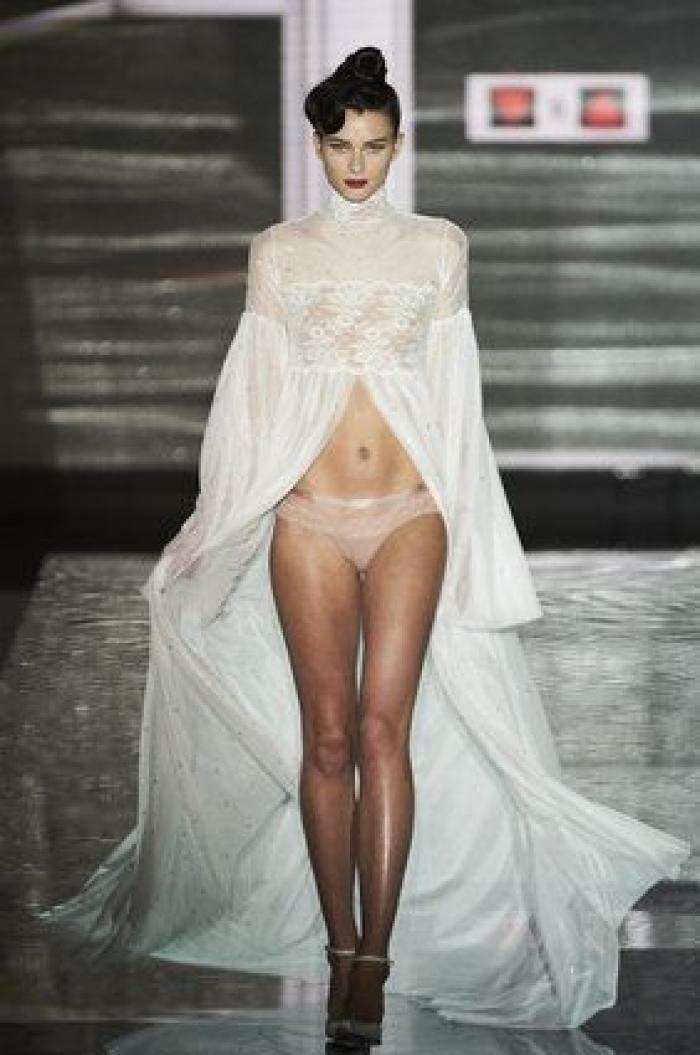 Andrés Sardá llena su sensualidad del espíritu de los grandes hoteles