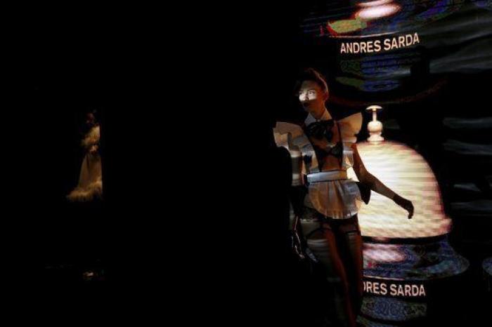 Andrés Sardá llena su sensualidad del espíritu de los grandes hoteles