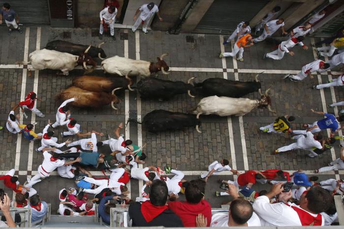 Al menos dos heridos en el cuarto encierro de los Sanfermines