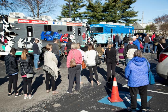 Las autoridades confirman al menos 88 muertos por los tornados en EEUU y temen más víctimas