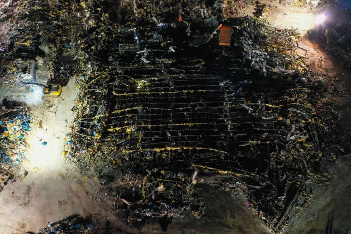 Las autoridades confirman al menos 88 muertos por los tornados en EEUU y temen más víctimas