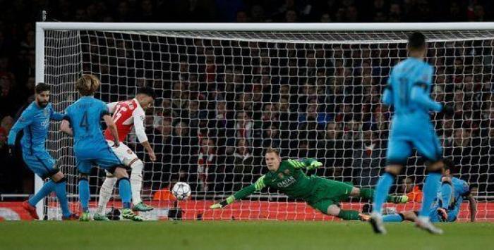 El Barcelona gana al Arsenal y pone un pie en cuartos