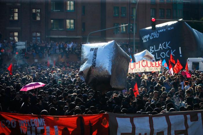 Fuertes enfrentamientos entre policía y manifestantes en Hamburgo (Alemania) por el G20