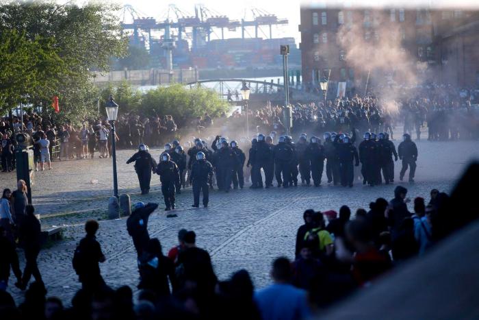Fuertes enfrentamientos entre policía y manifestantes en Hamburgo (Alemania) por el G20