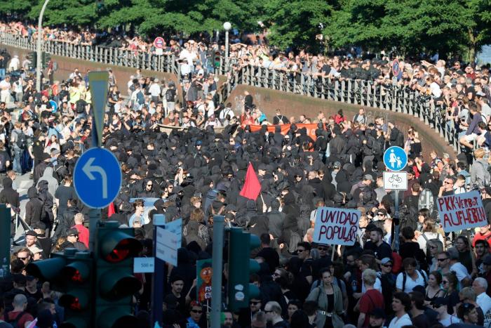 Fuertes enfrentamientos entre policía y manifestantes en Hamburgo (Alemania) por el G20