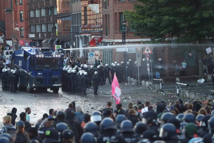 Fuertes enfrentamientos entre policía y manifestantes en Hamburgo (Alemania) por el G20