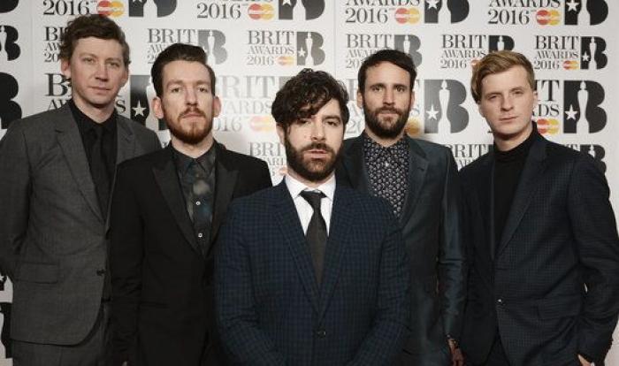 Adele se corona como la reina de la música británica en los Brit Awards