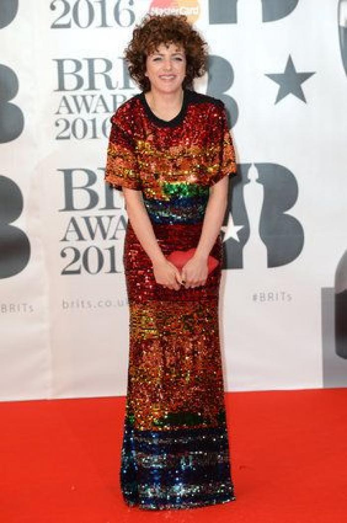 Adele se corona como la reina de la música británica en los Brit Awards