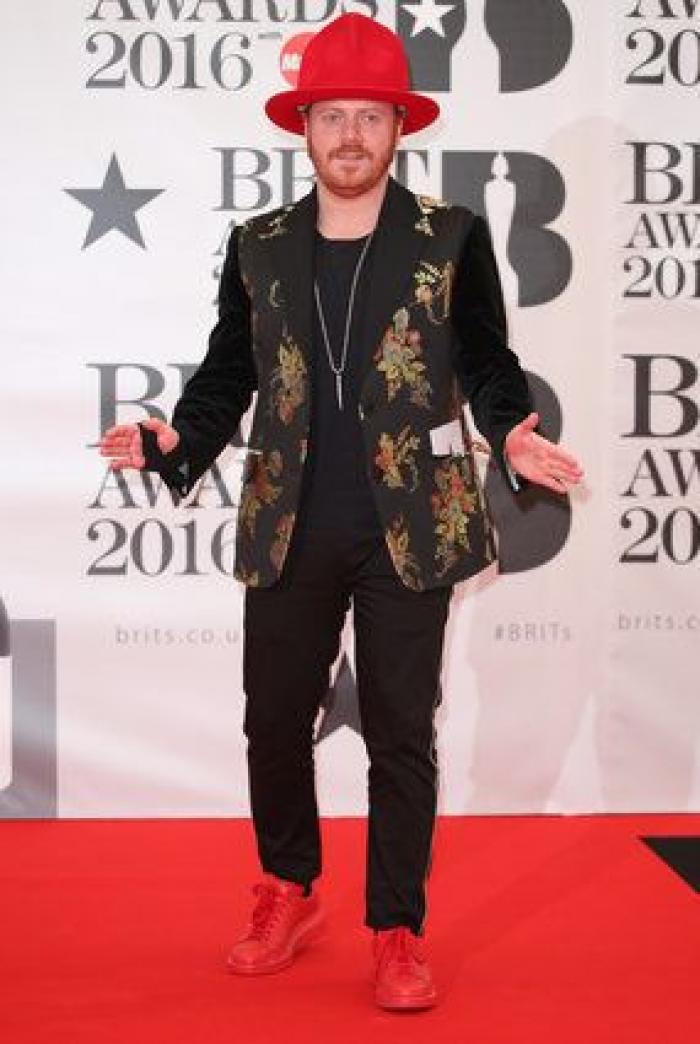 Adele se corona como la reina de la música británica en los Brit Awards