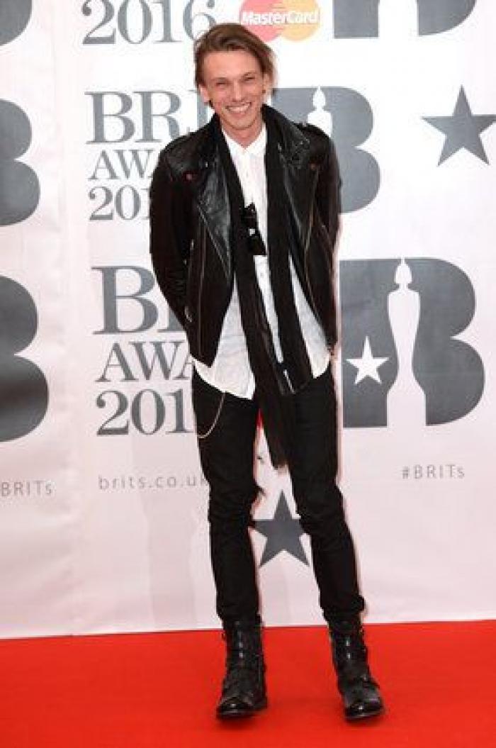 Adele se corona como la reina de la música británica en los Brit Awards