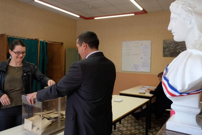 Valls anuncia que irá en las listas al Parlamento por el partido de Macron