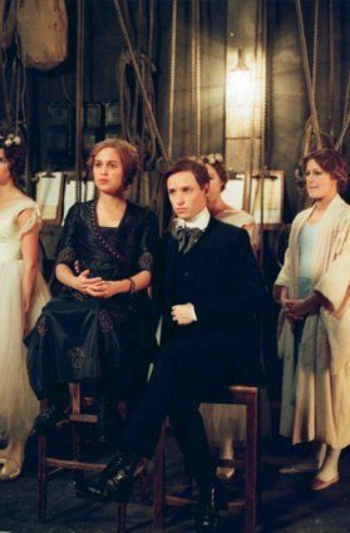 Paco Delgado, nominado al Oscar, explica cómo creó el vestuario de 'La chica danesa'