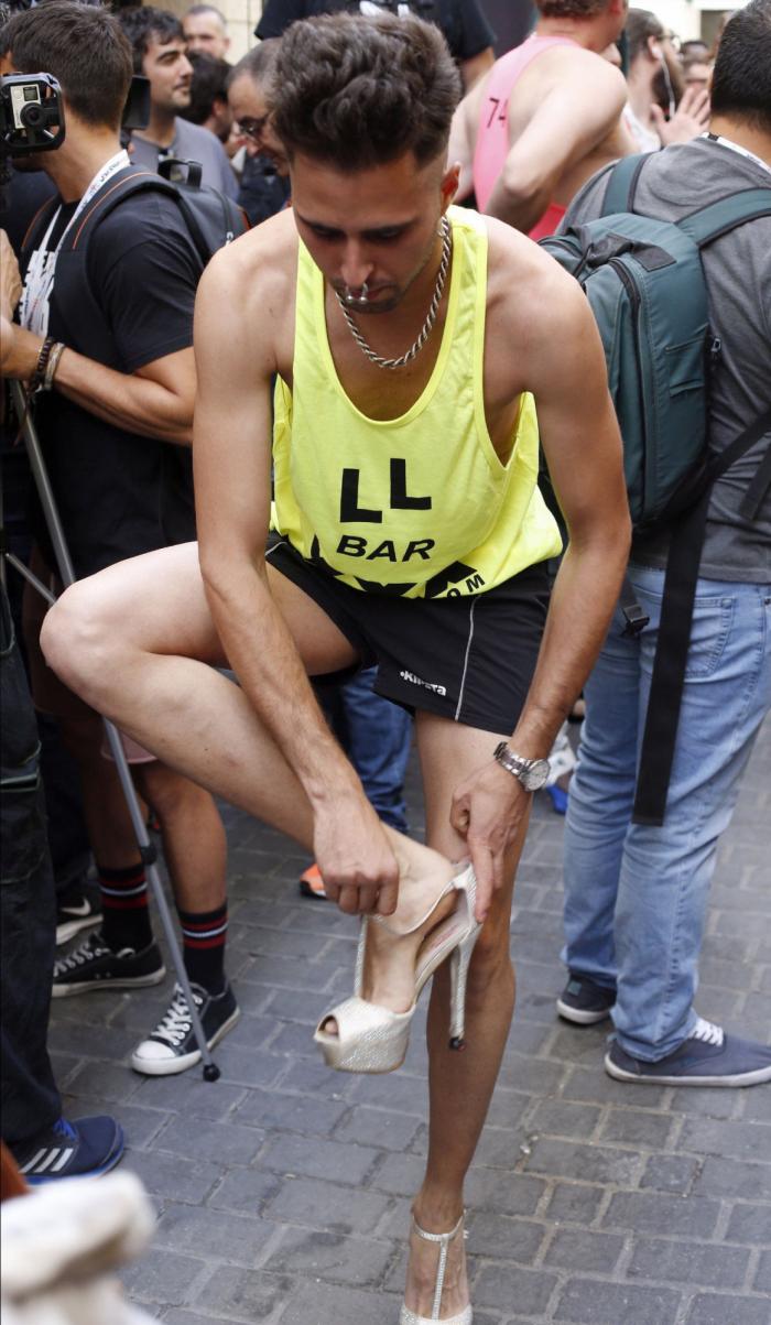 La Carrera de Tacones del Orgullo cumple veinte años tan divertida como siempre