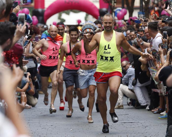 La Carrera de Tacones del Orgullo cumple veinte años tan divertida como siempre