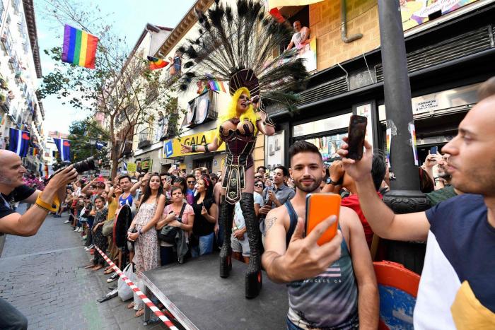 La Carrera de Tacones del Orgullo cumple veinte años tan divertida como siempre