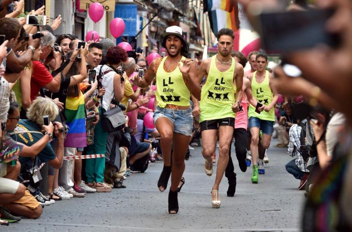 La Carrera de Tacones del Orgullo cumple veinte años tan divertida como siempre