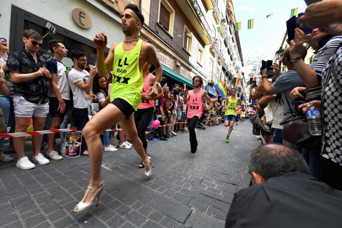 La Carrera de Tacones del Orgullo cumple veinte años tan divertida como siempre
